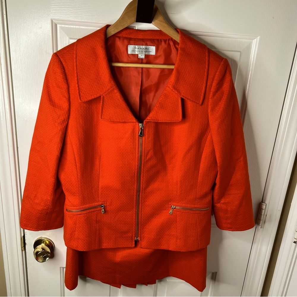 TAHARI Arthur S Levine Orange Textured 2 Piece Suit with Skirt Sz 14 Beautiful
